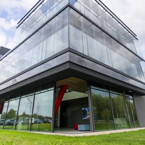 ConceptWall 60 Ściany osłonowe aluminiowe, ConceptWall 50 Ściany osłonowe aluminiowe, Paralline  Okładzina elewacyjna, ConceptSystem 59Pa Okna aluminiowe, HiFinity Drzwi tarasowe aluminiowe, Fixscreen Minimal Osłony przeciwsłoneczne, MasterPatio Drzwi tarasowe aluminiowe, CW 50-HI Ściany osłonowe aluminiowe, CW 60-HI Ściany osłonowe aluminiowe, MasterLine 8 HI Okna aluminiowe, CW 50-FP Ściany osłonowe aluminiowe, MasterLine 8-HI Drzwi aluminiowe, MasterLine 8 Pivot Door Drzwi aluminiowe oraz CS 77 Fire Proo