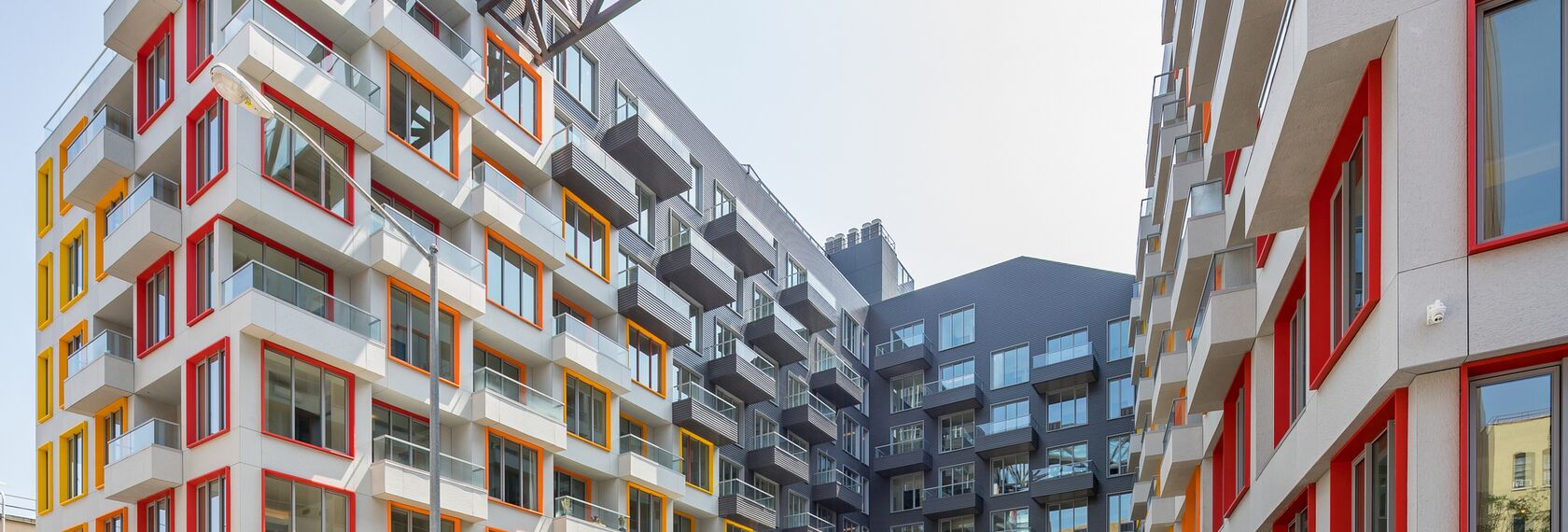 SlimLine 38 Okna aluminiowe oraz SlimLine 38 Drzwi aluminiowe - Apartmentcompleks The Rheingold zlokalizowany w New York City, Stany Zjednoczone Ameryki Północnej
