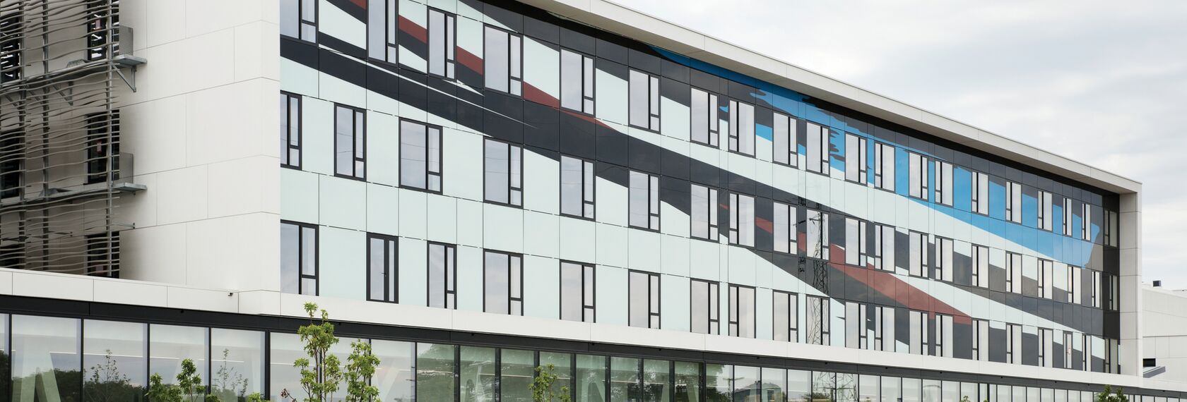 ConceptSystem 77 Okna aluminiowe, BriseSoleil 100 Osłony przeciwsłoneczne oraz CS 77 Fire Proof Okna aluminiowe - AZ Sint Maarten zlokalizowany w Mechelen, België