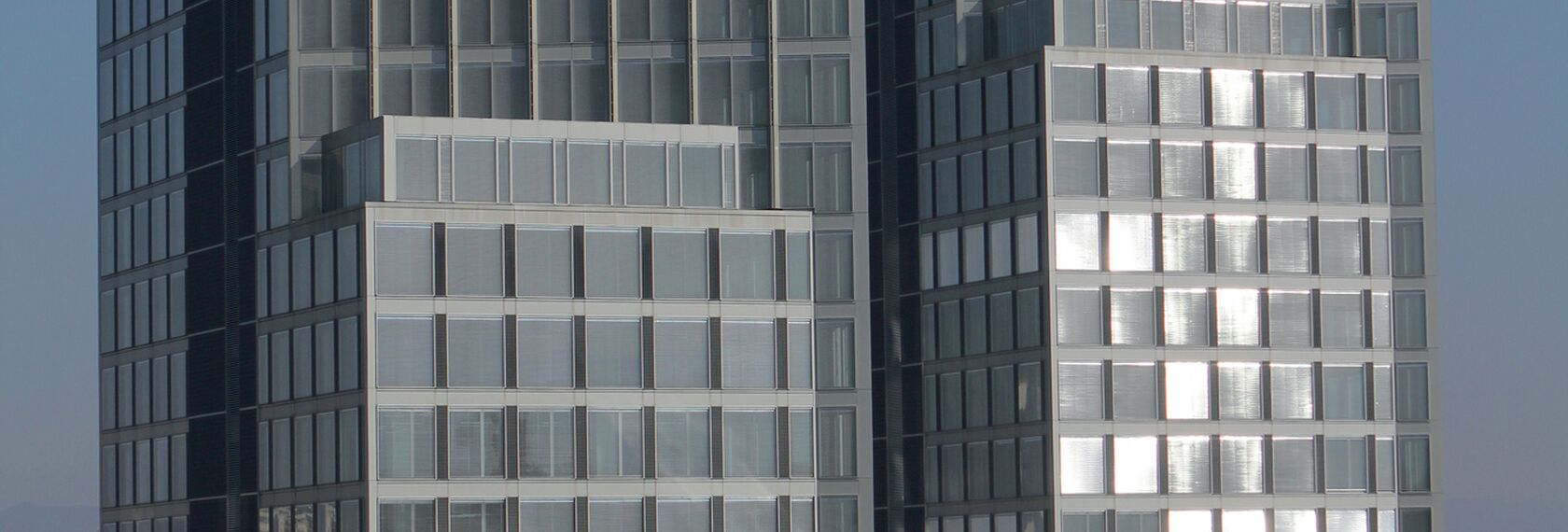 CW 86 Standard Ściany osłonowe aluminiowe, CS 86-HI (c) Systemy anulowane oraz CW 86-EF Ściany osłonowe aluminiowe - Sopharma Litex Business Towers zlokalizowany w Sofia, Bulgarije