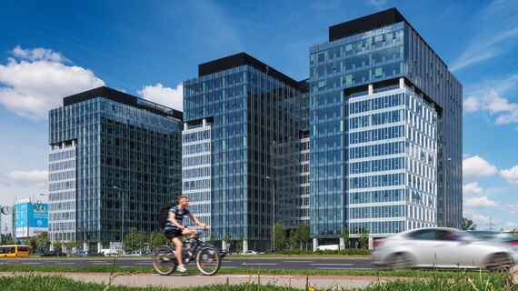 CW 50-HI Ściany osłonowe aluminiowe oraz CW 50-SC Ściany osłonowe aluminiowe - Office building West Station zlokalizowany w Warsaw, Polska