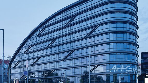 CS 86-HI (c) Systemy anulowane oraz ConceptWall 50 Ściany osłonowe aluminiowe - Office building ArtGen zlokalizowany w Prague, Czechy