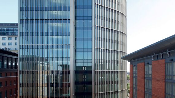ConceptWall 50 Ściany osłonowe aluminiowe, Vision 50 Drzwi aluminiowe, ConceptSystem 68 Okna aluminiowe, ConceptWall 60 Ściany osłonowe aluminiowe oraz ConceptSystem 68 Drzwi aluminiowe - Office building Eleven Brindleyplace zlokalizowany w Birmingham, Zjednoczone Królestwo