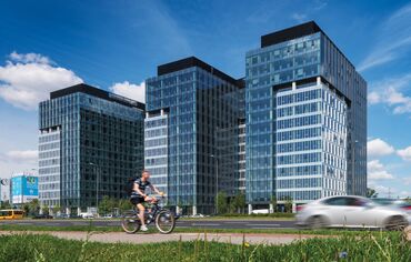 CW 50-HI Ściany osłonowe aluminiowe oraz CW 50-SC Ściany osłonowe aluminiowe - Office building West Station zlokalizowany w Warsaw, Polska